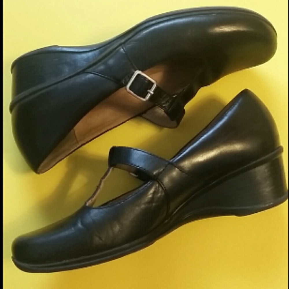 Naturalizer Wedge